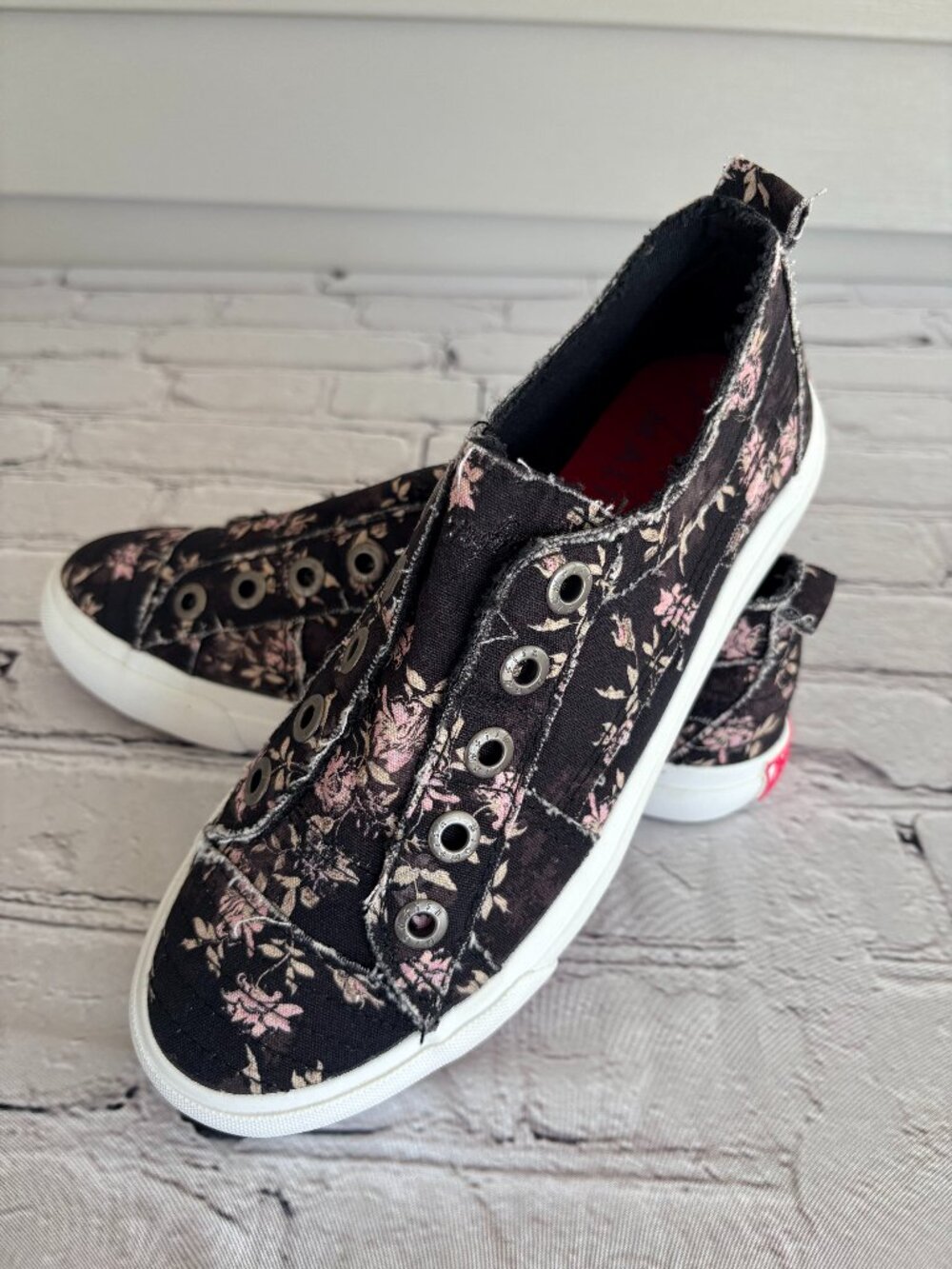 Blowfish Malibu Girls' Play-K Floral Slip-On Sneakers – Black Retro Rose Canvas
